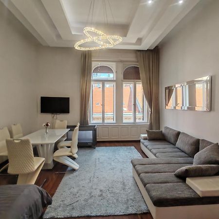 Basilika View Imperial Suite -Sas Street -Need Reservation For Free Parking Budapest Exterior photo