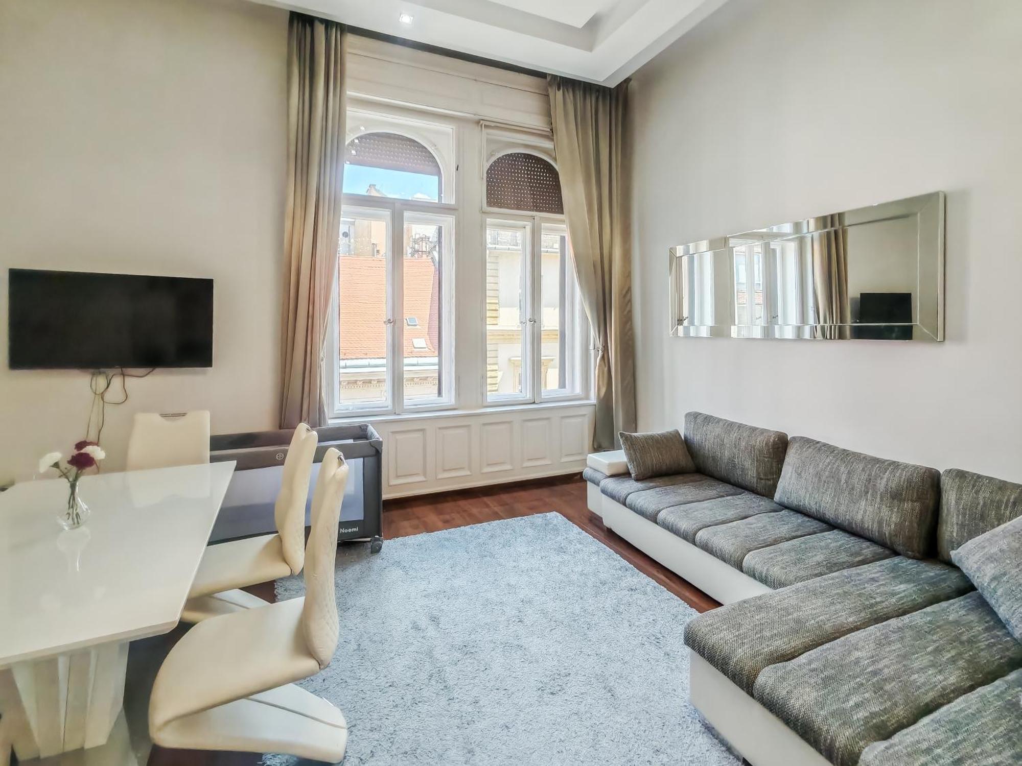 Basilika View Imperial Suite -Sas Street -Need Reservation For Free Parking Budapest Exterior photo