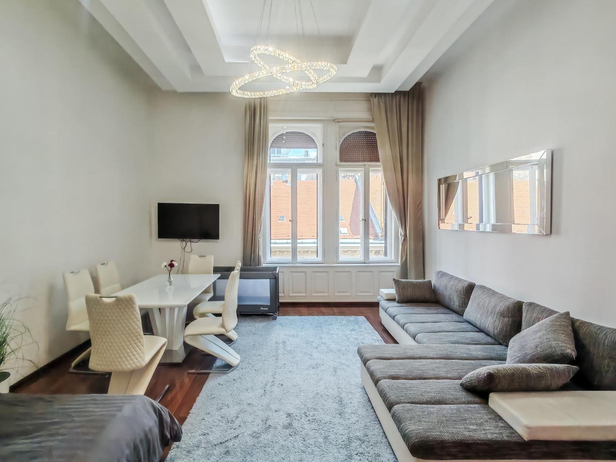Basilika View Imperial Suite -Sas Street -Need Reservation For Free Parking Budapest Exterior photo